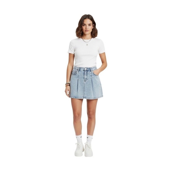 NWT Pleated Denim Mini Skirt Y2K Skater Tennis Light Wash Size Large Riley James - Picture 2 of 6